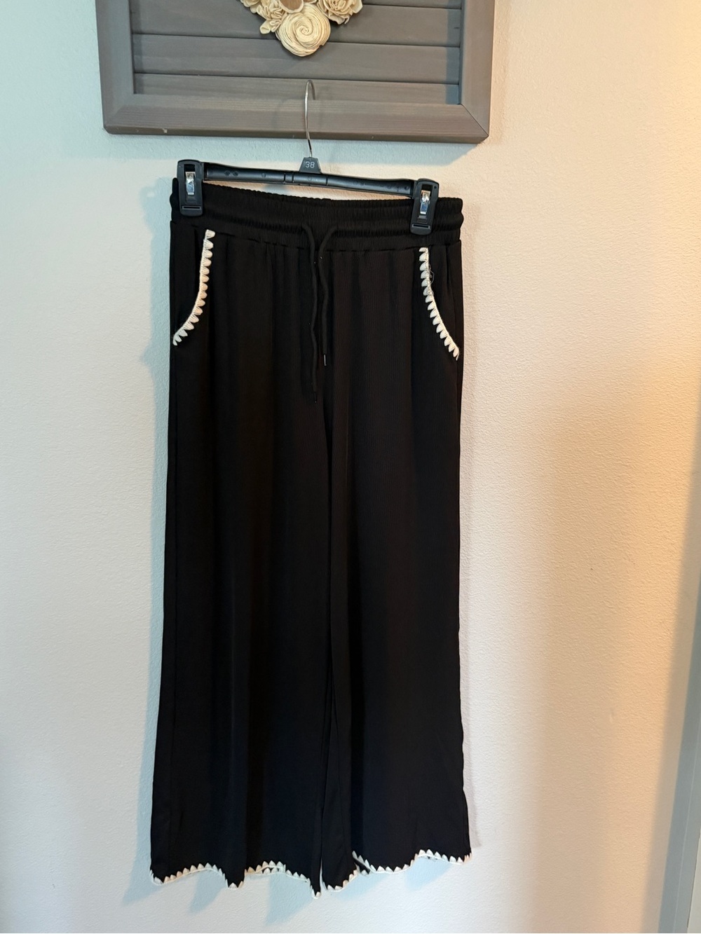 JODIFL Black Elastic Waist Wide-Leg Pants with White detail